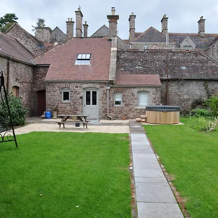 Cecile'S Cottage At Cefn Tilla Court, Usk Exterior photo