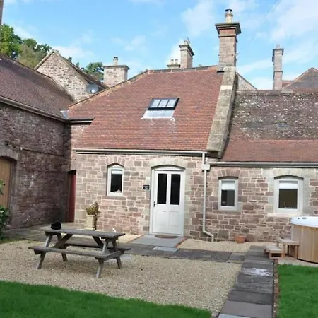 Cecile'S Cottage At Cefn Tilla Court, Usk Exterior photo