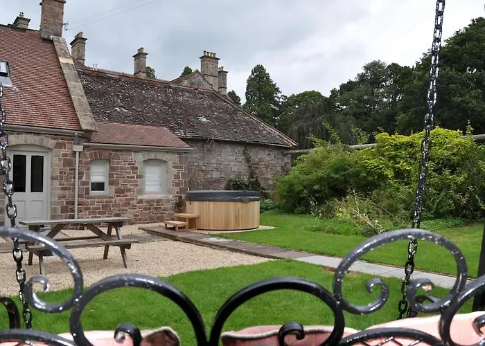 Cecile\'S Cottage At Cefn Tilla Court, Usk