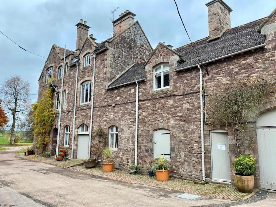 Cecile's At Cefn Tilla Court, Apartment Usk