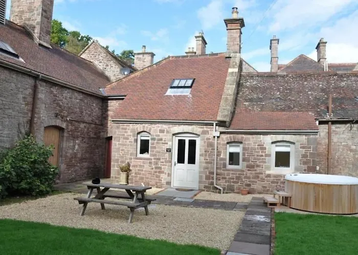 Cecile\'S Cottage At Cefn Tilla Court, Usk